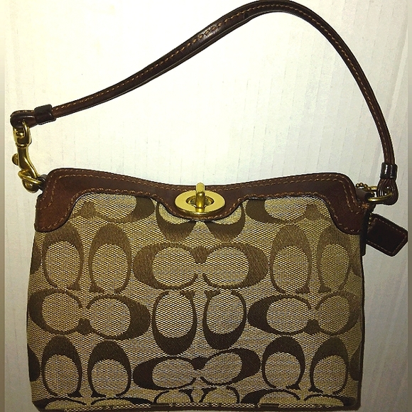 ☆Fabulous EUC COACH Signature Large Capacity Turnlock Baguette/Wristlet ☆ - Picture 2 of 16